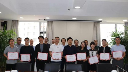 �������Ժ��һ�조���������޽�����ƣ�ʦ����ѡ�˶�Բ����Ļ