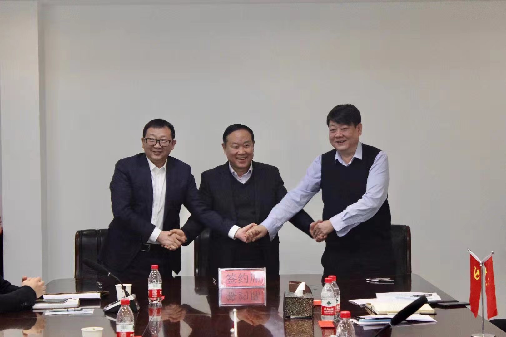 ʡ�޽����Ժ��ǹ����Ƿ���˾�������߽�<br/>ǩ��ս������Э��