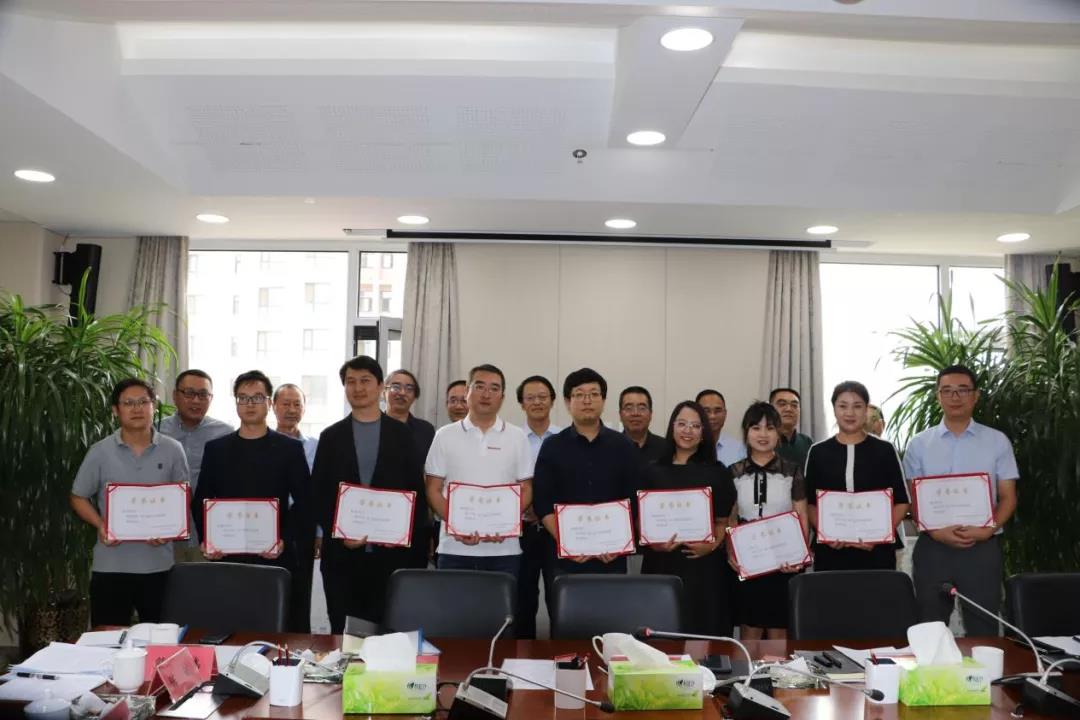 �������Ժ��һ�조���������޽�����ƣ�ʦ����ѡ�˶�Բ����Ļ